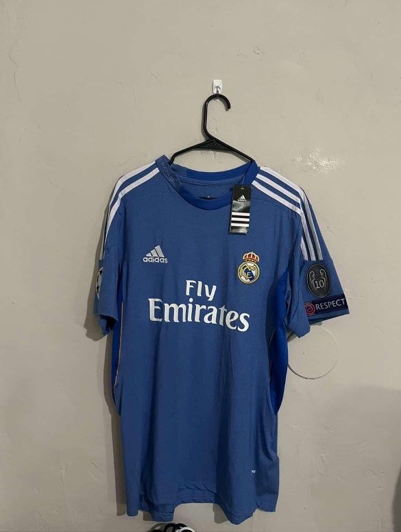 Real Madrid 2013-14 away jersey