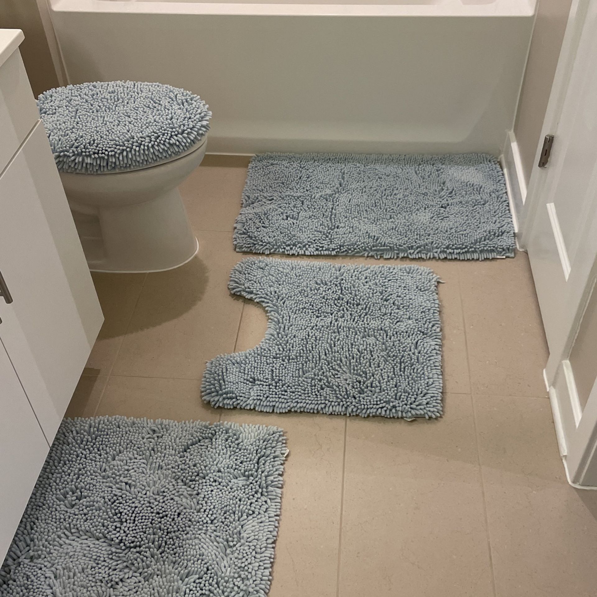 Bathroom Rug Set With Accessories 