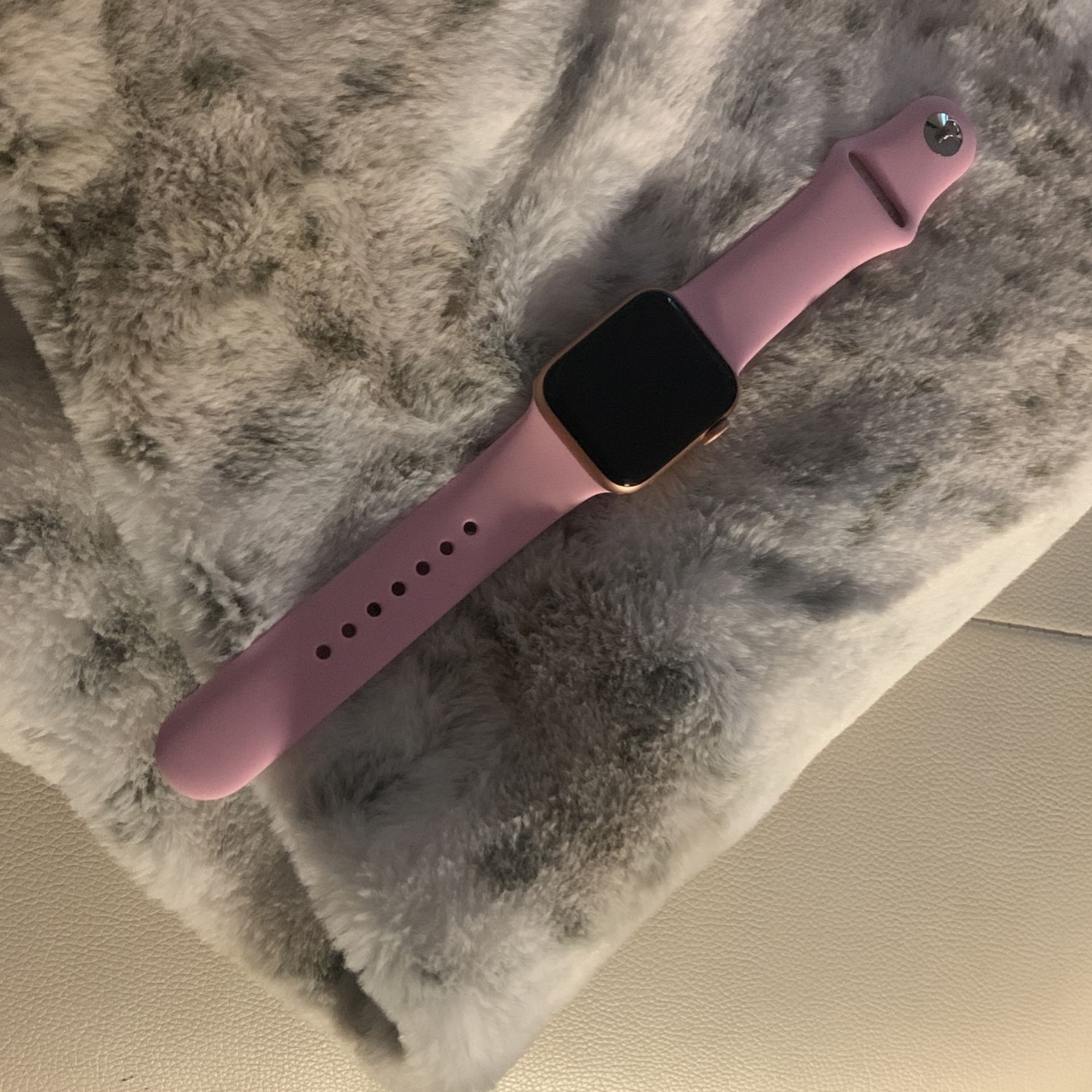 Apple Watch Series 4 for Sale in Virginia Beach, VA - OfferUp