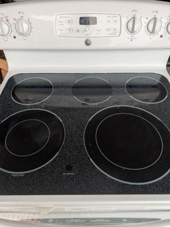GE Electric Range with Glass Cooktop