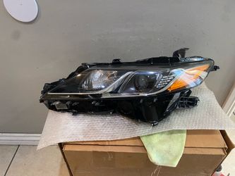 2018-2020 Toyota Camry left headlight
