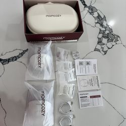 Momcozy Mobile Style™ Hands-free Slim Breast Pump | M6