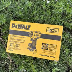 DEWALT 20v Max Variable Speed Brushless 3/8-in square Drive Cordless Impact Wrench. 400ft lb NEW