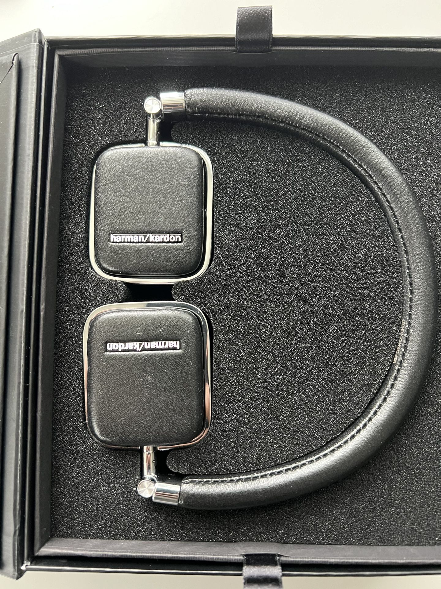 Soho Wireless - Harman KARDON Bluetooth Headset