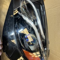 16-18 Mercedes Benz Headlight 
