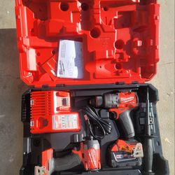 Milwaukee 3697-22 M18 FUEL 18V 2-Tool Combo Kit Hammer Drill & Impact Driver