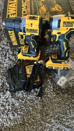 DEWALT 20 V BRUSHLESS DRILL SET