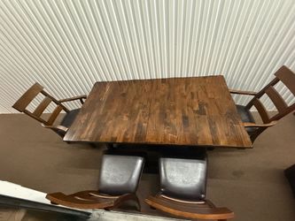 Comedor de madera con 6 sillas