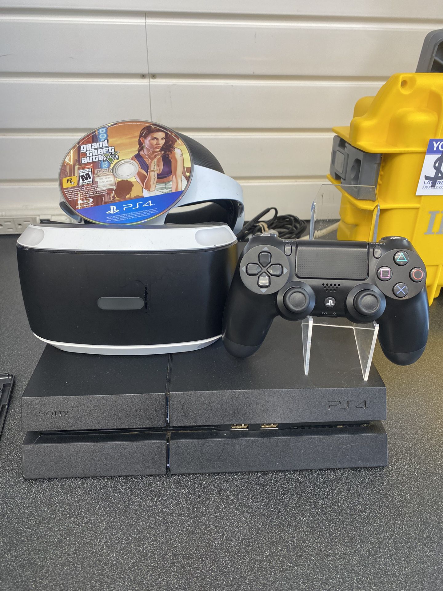 PlayStation 4 Console W/ VR Headset And Game 
