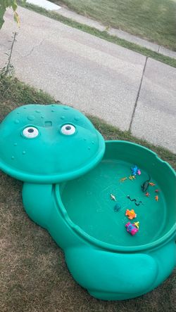 Step2 Frog Sandbox with Lid check more pictures