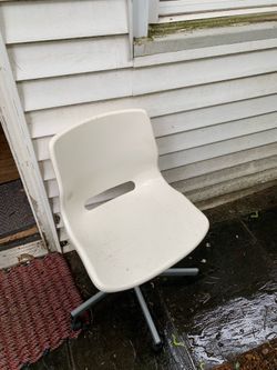 Sturdy swivel office chair in Long Island great neck