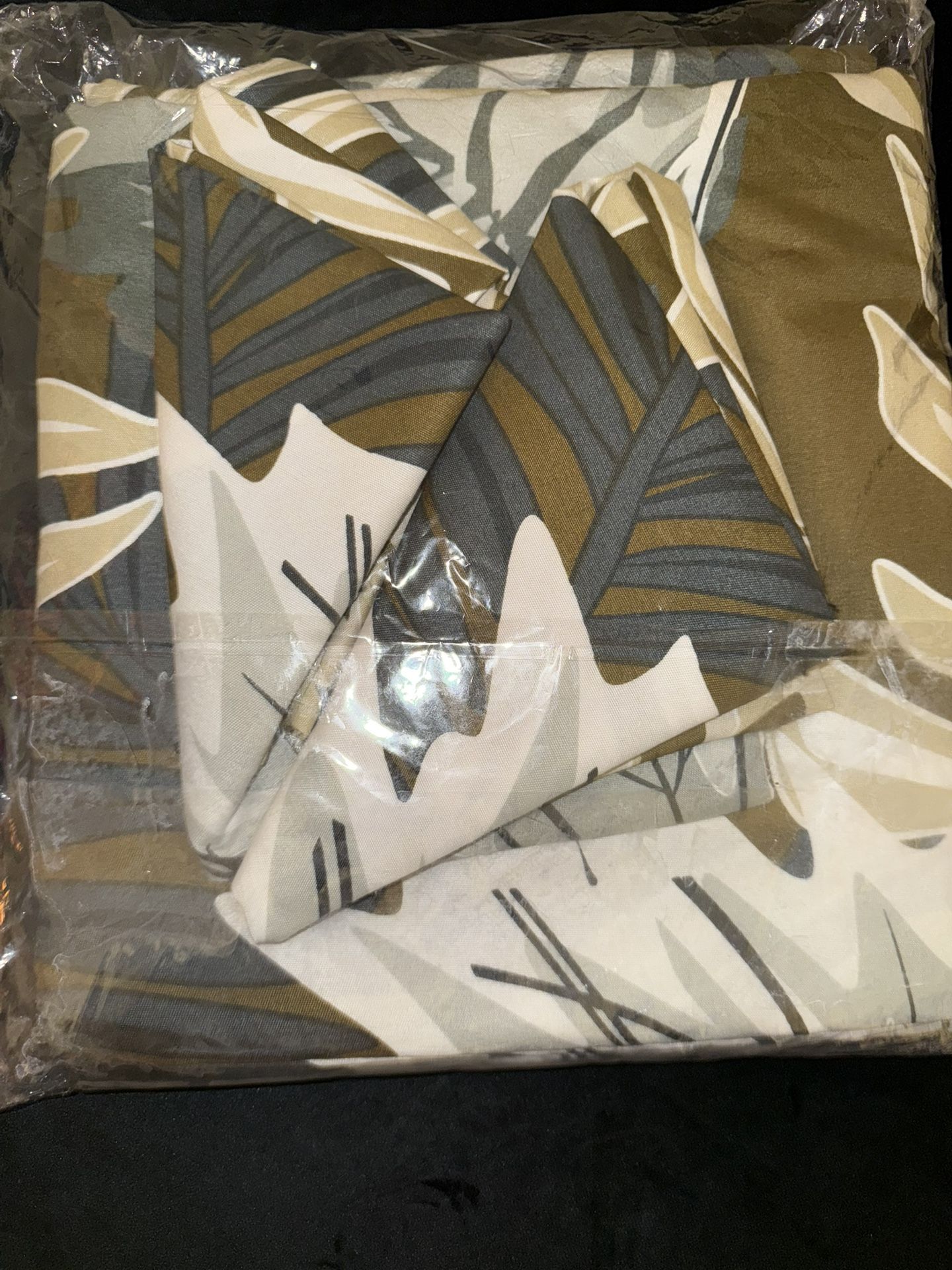 Flat Sheet With Pillows Cases 