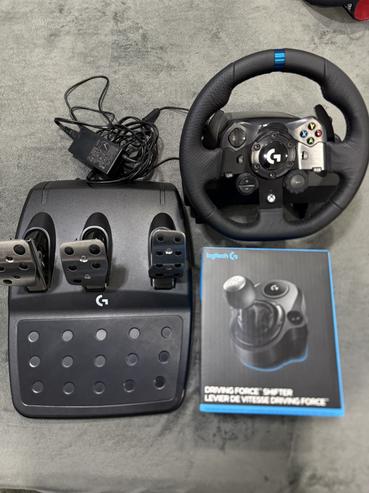 Logitech G920 Driving Force Racing Wheel and Shifter
