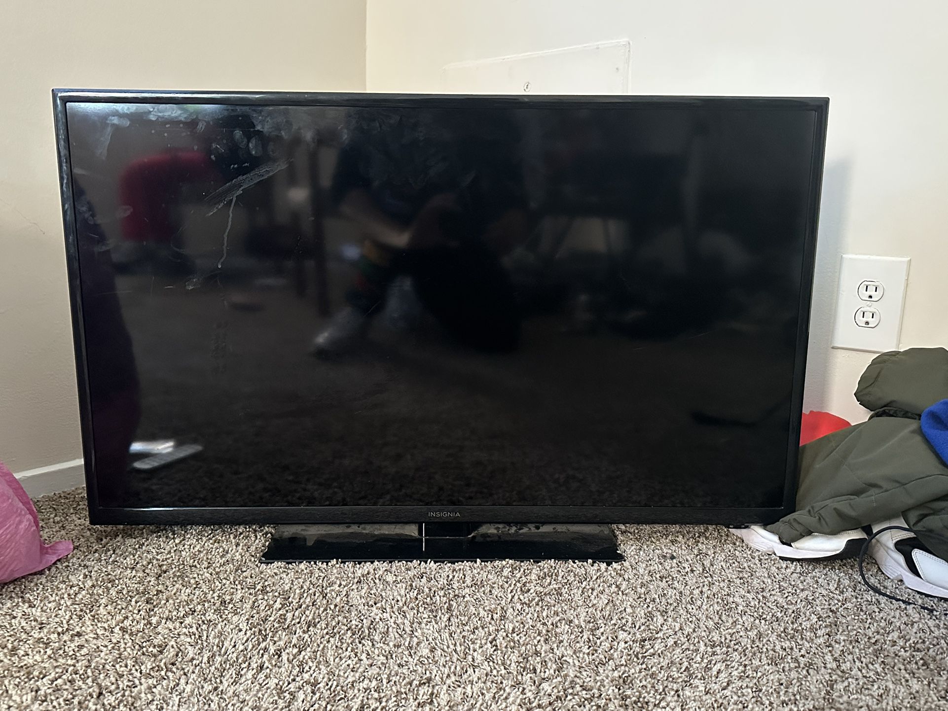 Insignia , Black, 42 Inches