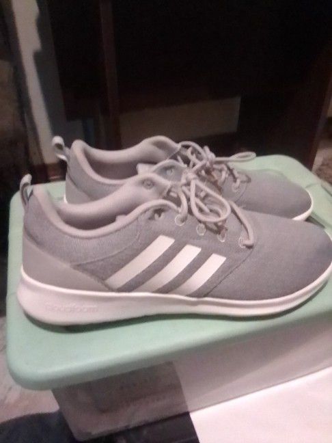 Women's Adidas Shoes (Size 10)