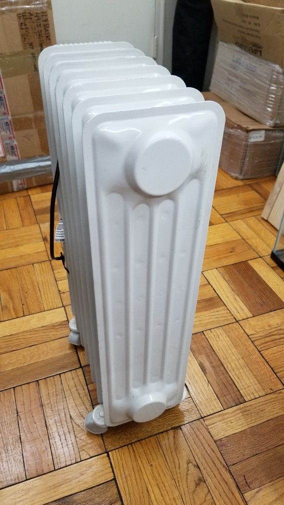 Lakewood 7096 Portable Electric Heater/ Radiator for Sale in Queens, NY
