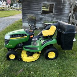 L110 John Deere Riding Mower 