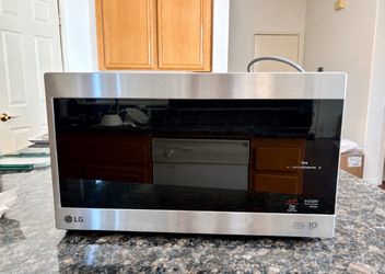 LG Neochef Microwave *IT IS AVAILABLE*