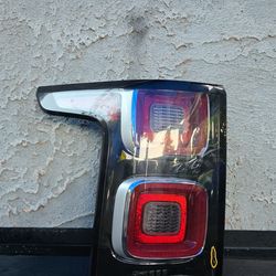 2019-2021 LAND ROVER RANGE ROVER LEFT DRIVER SIDE LED TAIL LAMP OEM