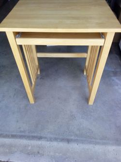 Computer Desk with Pull-Out Tray