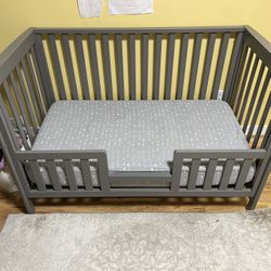 Crib/Toddler Bed And Changing Table 