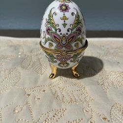 Beautiful Porcelain Butterfly Egg Trinket Box