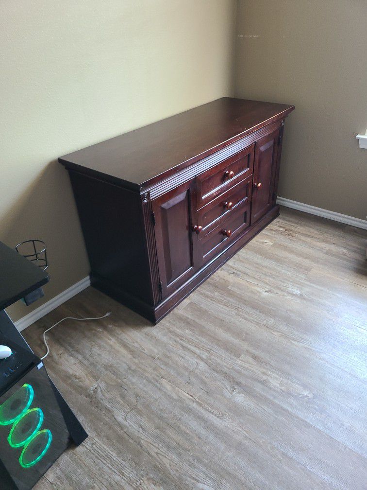 Good Solid Dresser/Baby Changing Station
