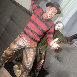 Freddy Krueger & Jason statues (HALLOWEEN)