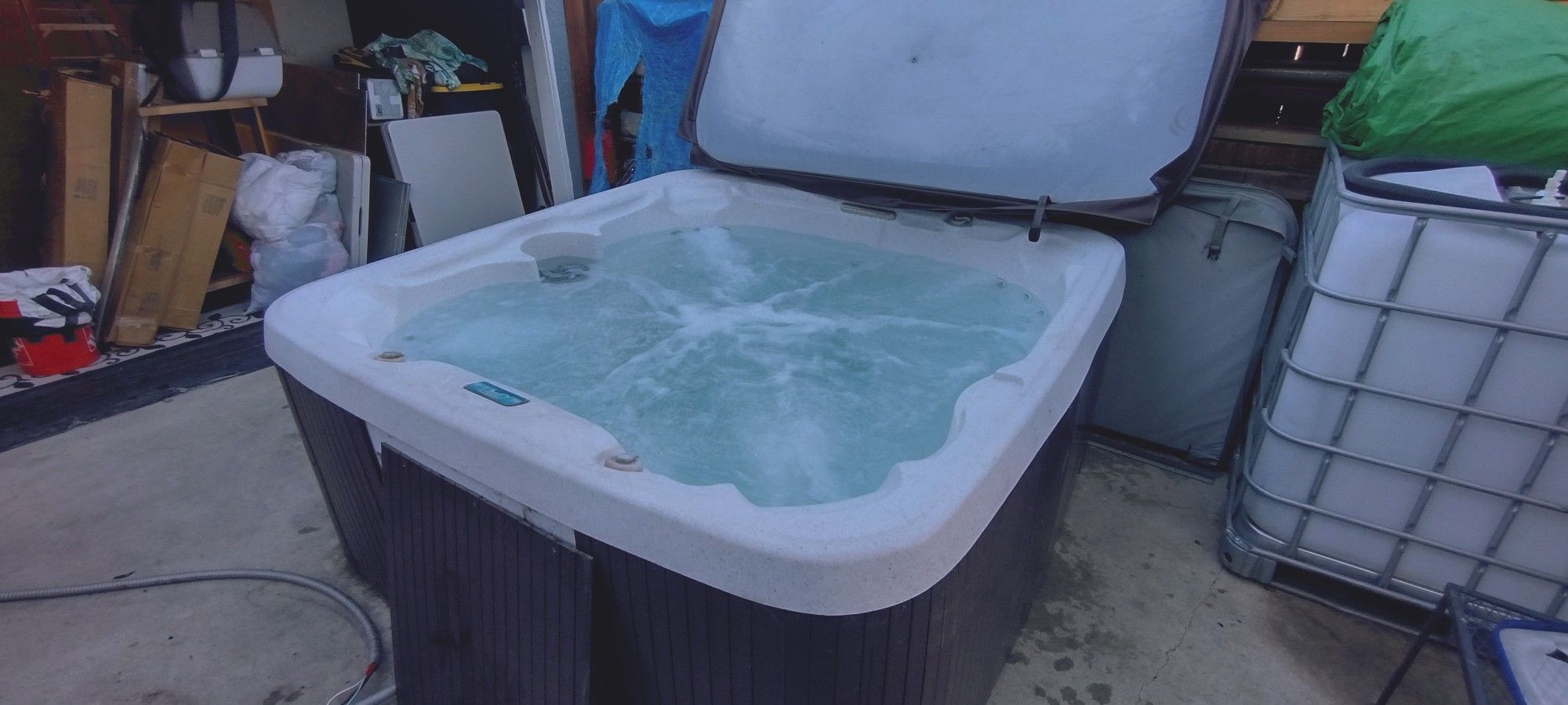 Thermoplastic 4..5 Person Jacuzzi for Sale in Highland, CA OfferUp