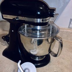 *USED* Good Condition, Kitchen Aid Mixer W/ attachments Included.
