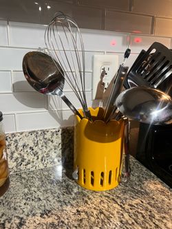 Utensil holder