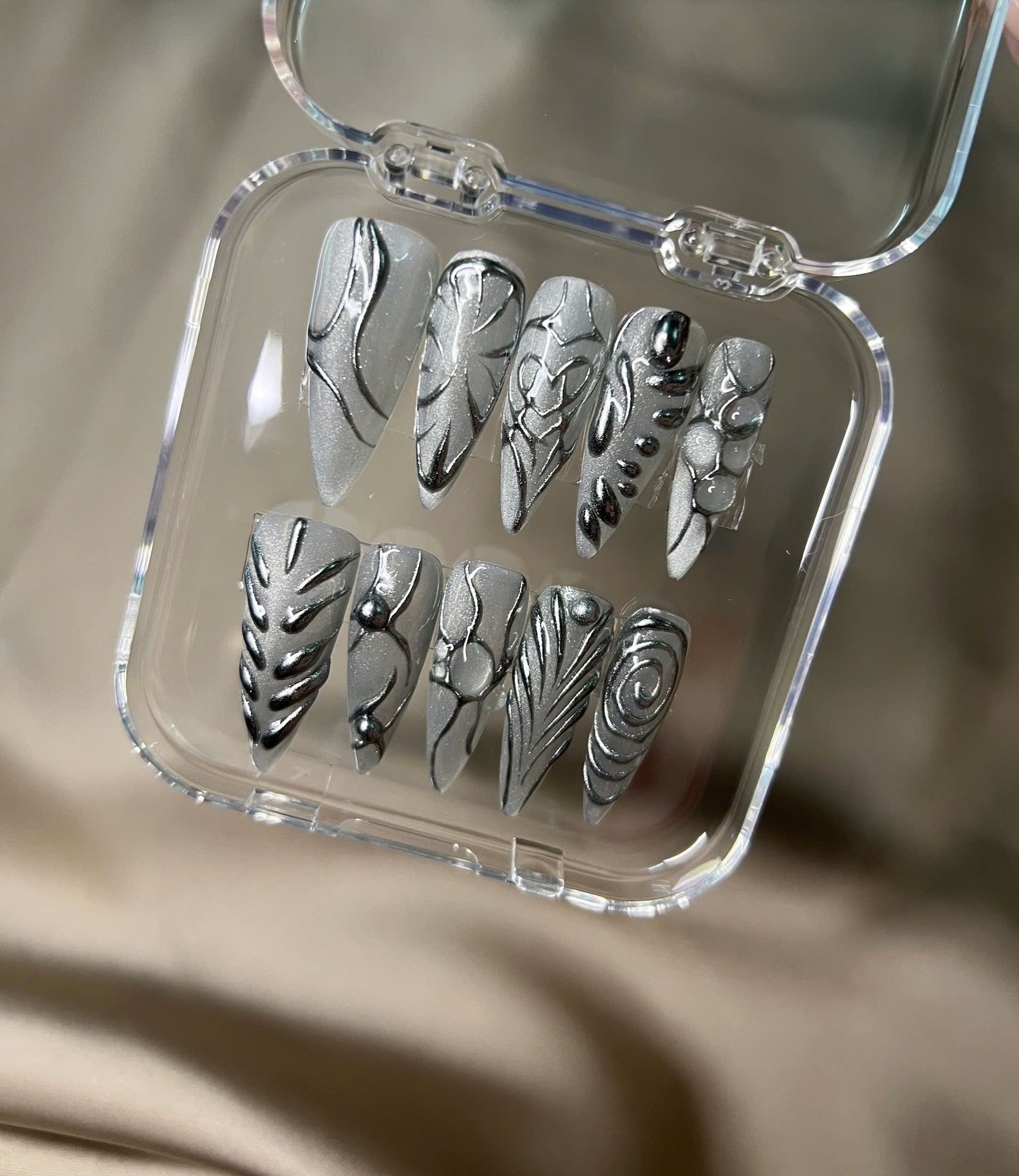 Metallic Silver 3D Press-On Nails – Long Stiletto Chrome Design