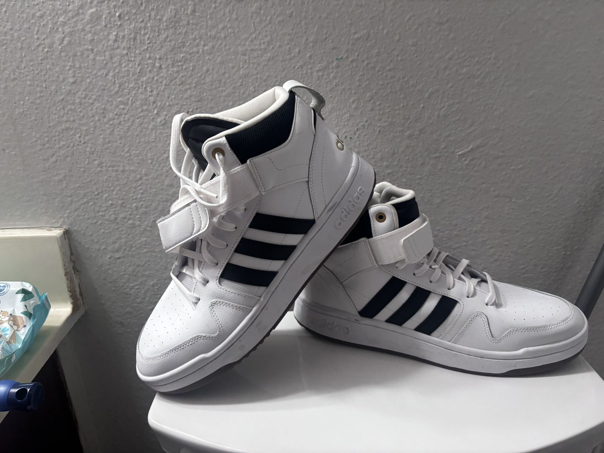 Adidas Mens Shoes Size 11.5 Brand New