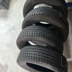 Set Of 4 Michelin X-Ice 205/65R16