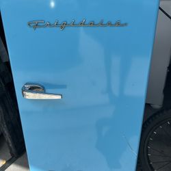 Frigidaire Retro Mini Fridge