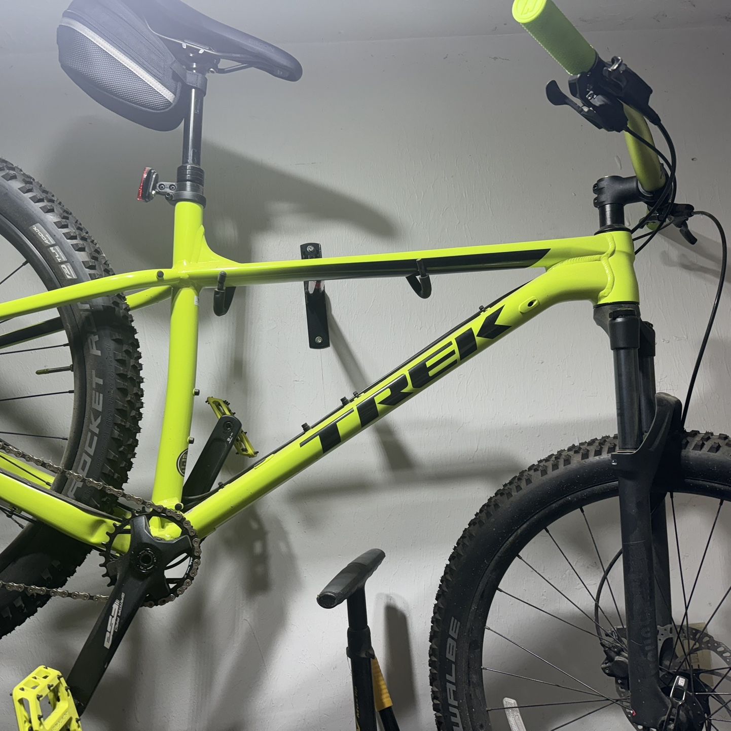 2019 Trek Roscoe 7 Mountain Bike (27.5+ tires) (Frame Size 19.5)