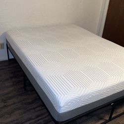 Doze Queen Size Mattress And Foundation 