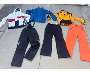 Big selection of men’s size small snow/ ski clothes. Winter jackets pants and bibs