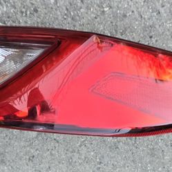 2025 2026 TOYOTA CAMRY RIGHT PASSENGER TAIL LIGHT LAMP.