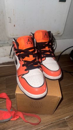 Jordan 1 Mid