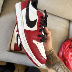 Jordan 1 Chicago Lows Size 9
