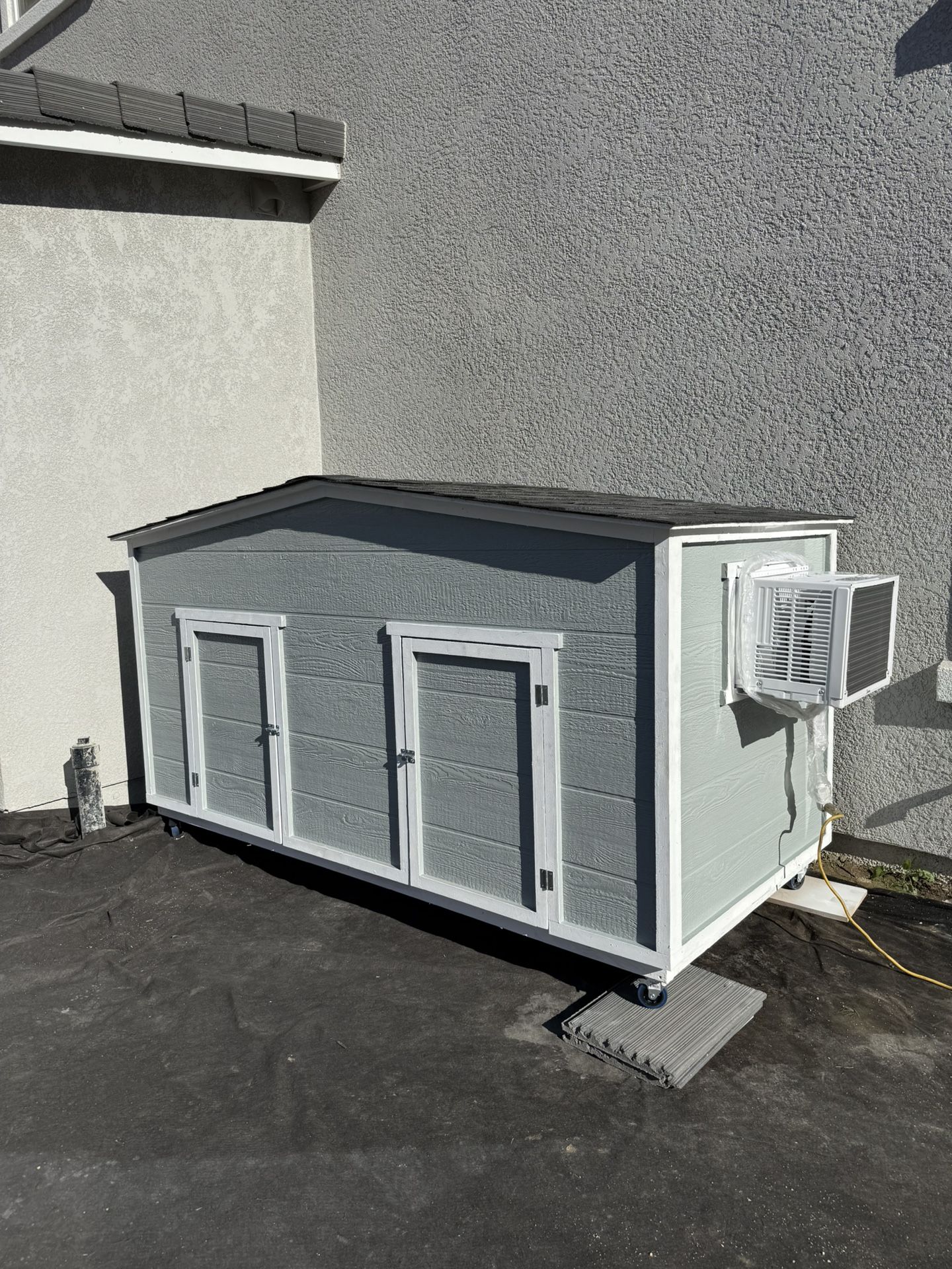 Dog Houses / Pet Homes