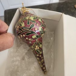 Vintage Christmas Ornament 🎄