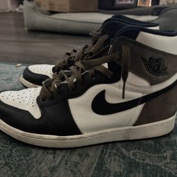 Nike Jordan 1 High Mocha Lightly Worn