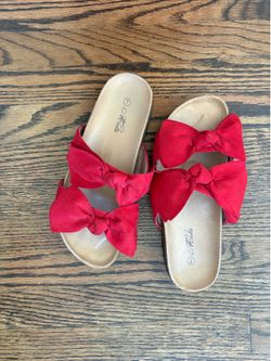 Red bow sandals