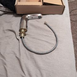 American Standers Sink Faucet ×2