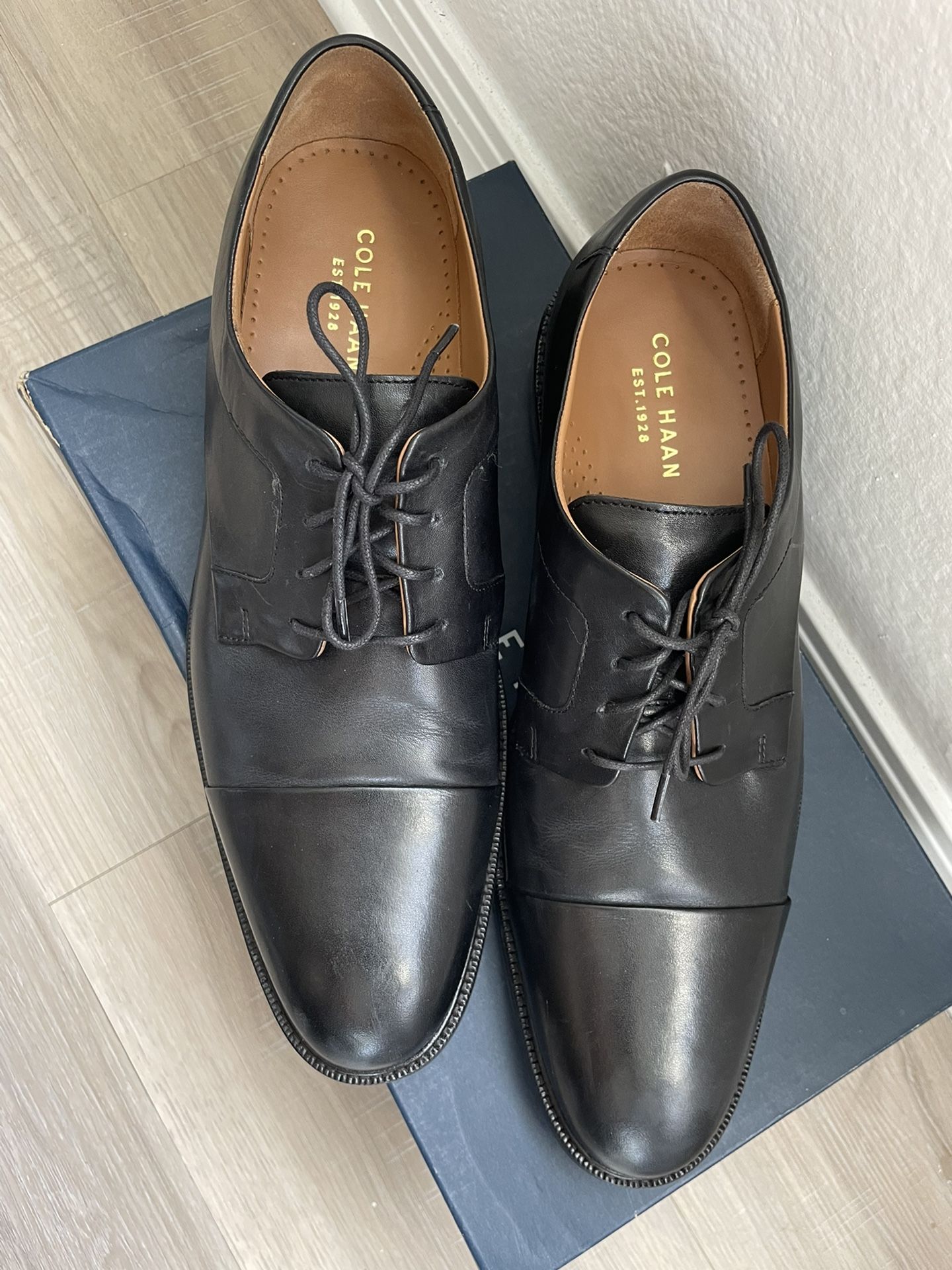 COLE HAAN- Men's Warren Cap Toe Oxford (NEW) (MARKED DOWN FROM $90)