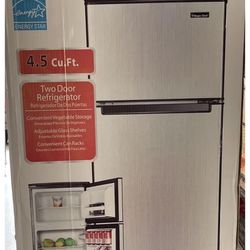 Magic Chef Mini Refrigerator With Top Freezer 
