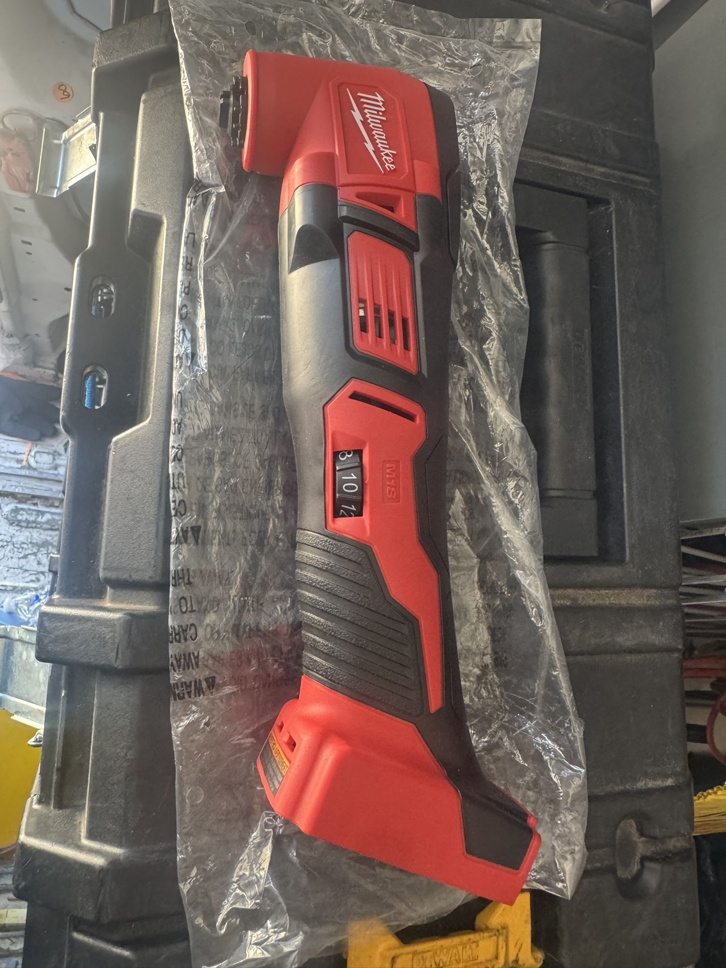Milwaukee M18 18V Lithium-Ion Cordless Oscillating Multi-Tool (Tool-Only)