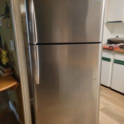 Used Frigidaire Refrigerator - Read Description 